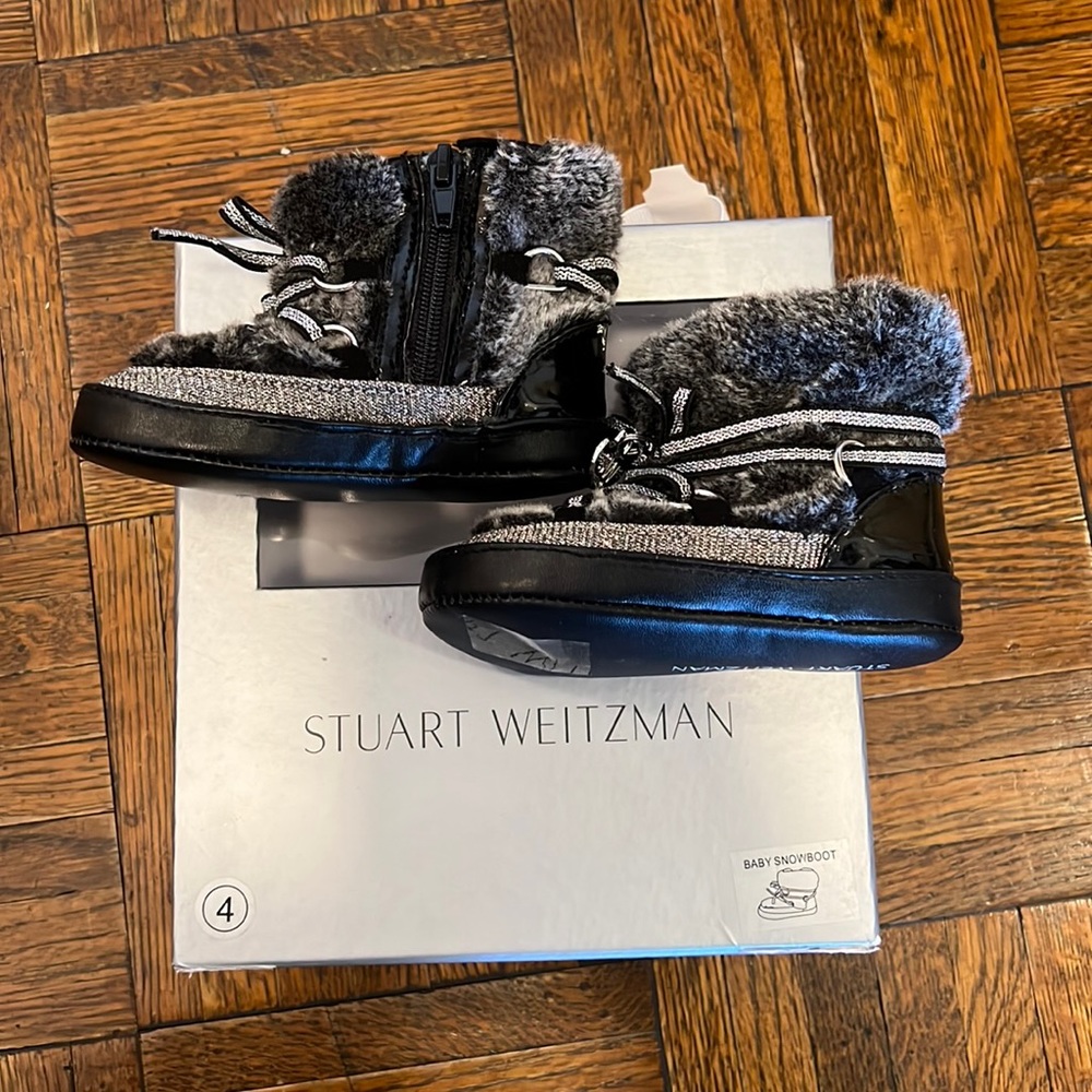 Stuart Weissman Baby Snowboots Size 4
